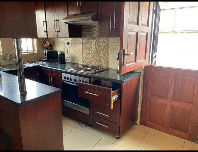 3 BEDROOM HOUSE FOR SALE IN PROTEA GLEN